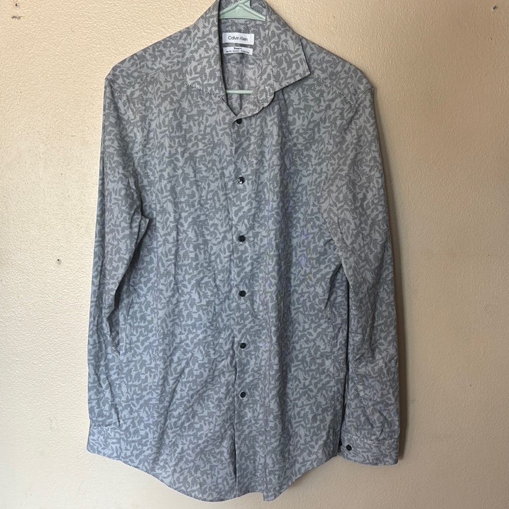 Calvin Klein Gray Leaf Print Button Down Shirt | Slim Fit | Men's Size Medium